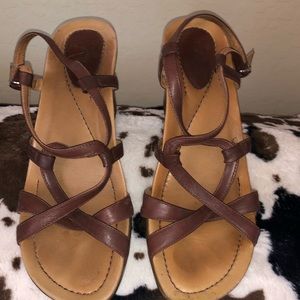 Women’s Wedged Sandals